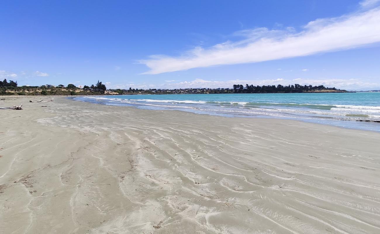 Caroline Bay Beach'in fotoğrafı parlak kum yüzey ile