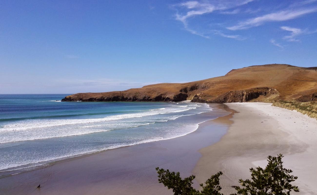 Pipikaretu Beach'in fotoğrafı açık bej kum yüzey ile