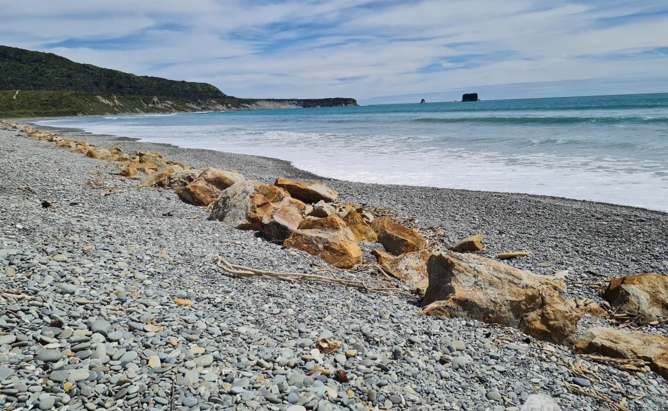 Rapahoe Bay Beach'in fotoğrafı gri çakıl taşı yüzey ile