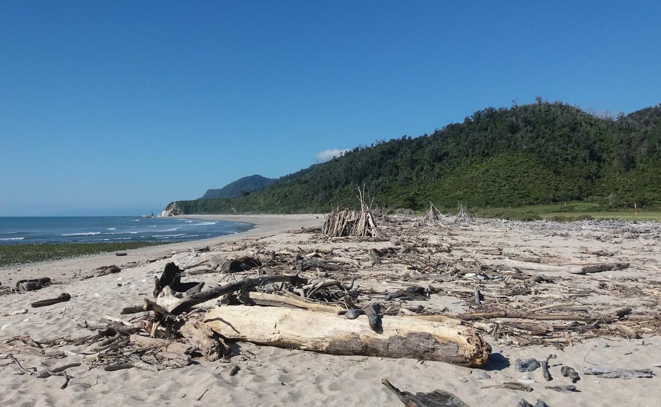 Mokihinui Beach'in fotoğrafı parlak kum yüzey ile