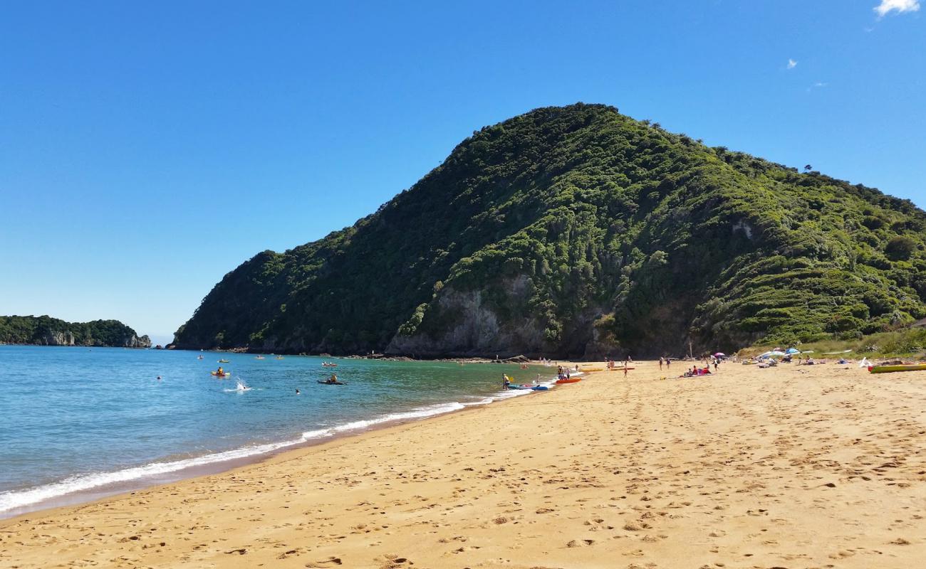 Tata Beach'in fotoğrafı parlak kum yüzey ile