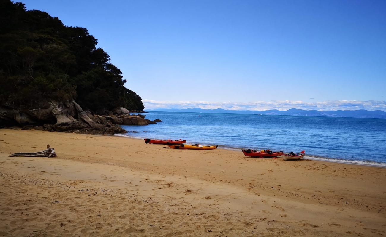 Watering Beach'in fotoğrafı parlak ince kum yüzey ile