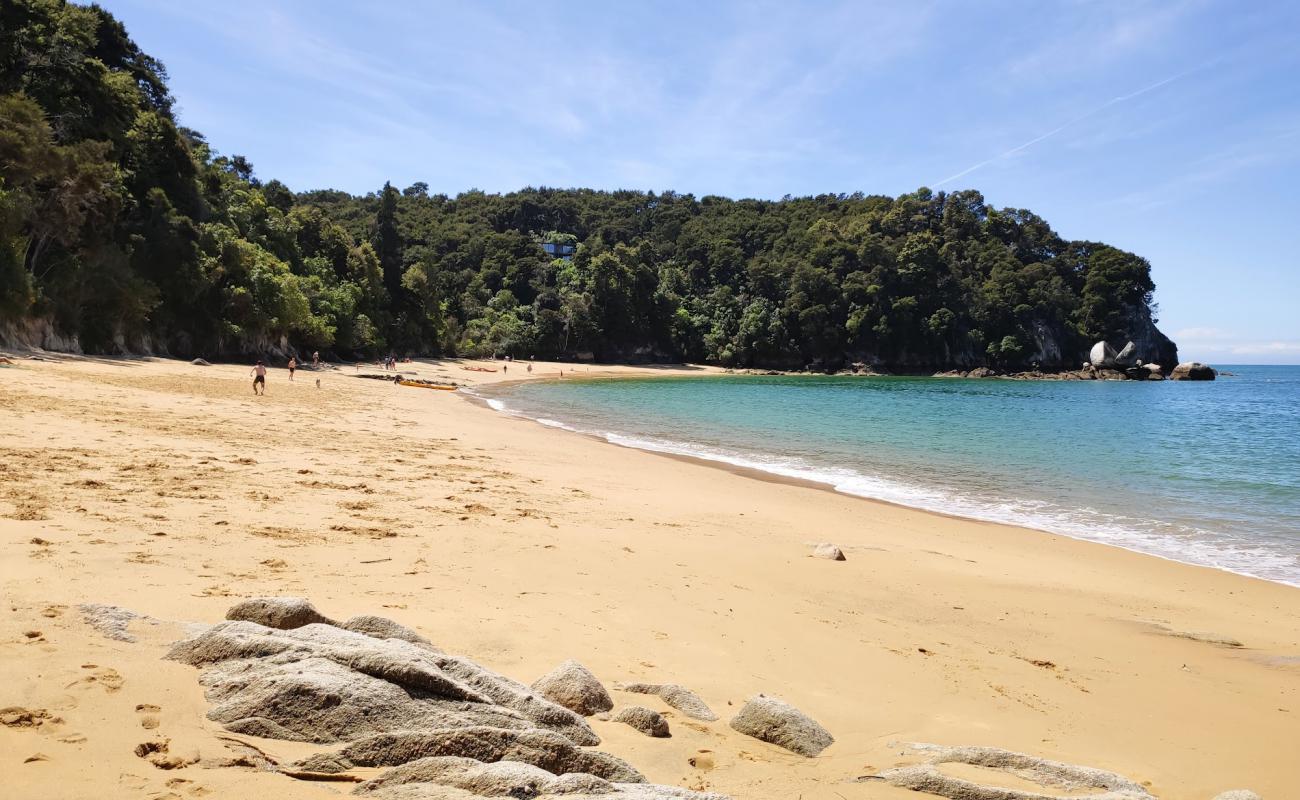 Split Apple Rock Beach'in fotoğrafı parlak ince kum yüzey ile