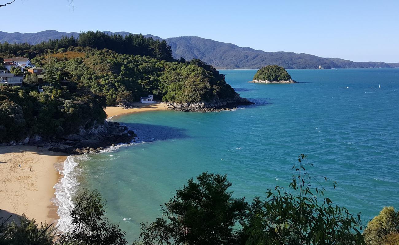 Honeymoon Bay Beach'in fotoğrafı parlak ince kum yüzey ile