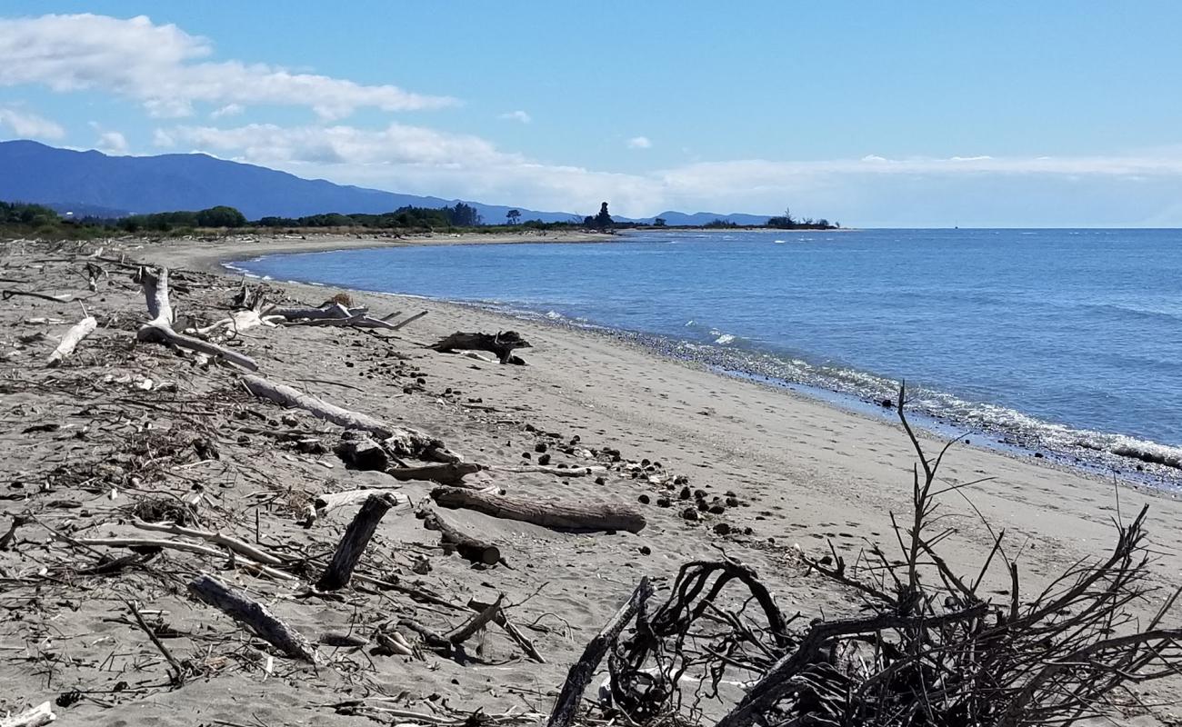 Motueka Beach'in fotoğrafı gri kum ve çakıllar yüzey ile
