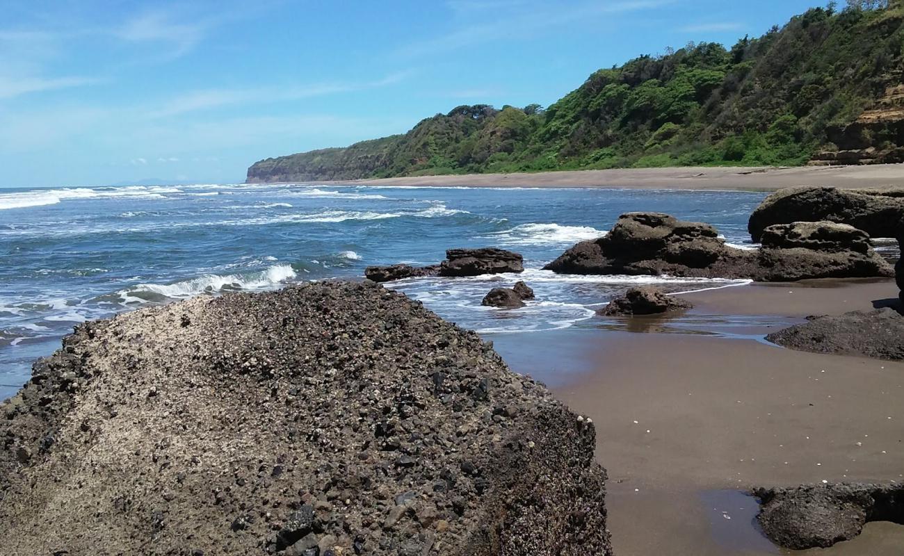 Ocosme beach'in fotoğrafı kahverengi kum yüzey ile