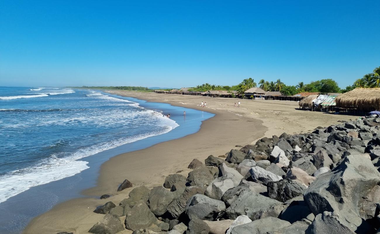 Corinto beach'in fotoğrafı gri kum yüzey ile