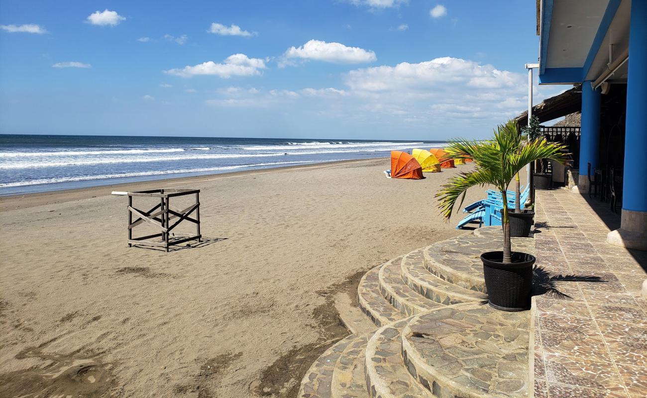 Quizala beach'in fotoğrafı gri kum yüzey ile