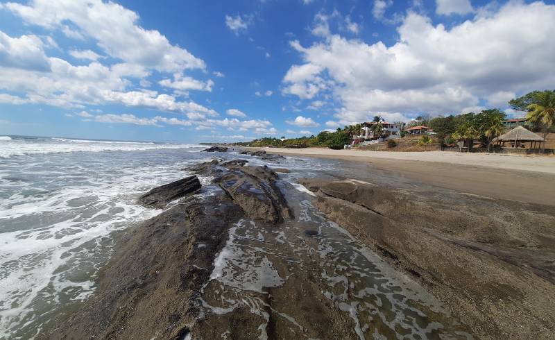 Playa Pochomil Viejo'in fotoğrafı küçük bej çakıl yüzey ile