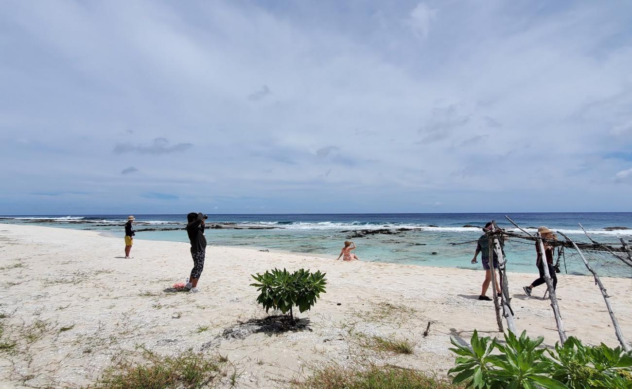 Mochong Beach'in fotoğrafı beyaz kum yüzey ile