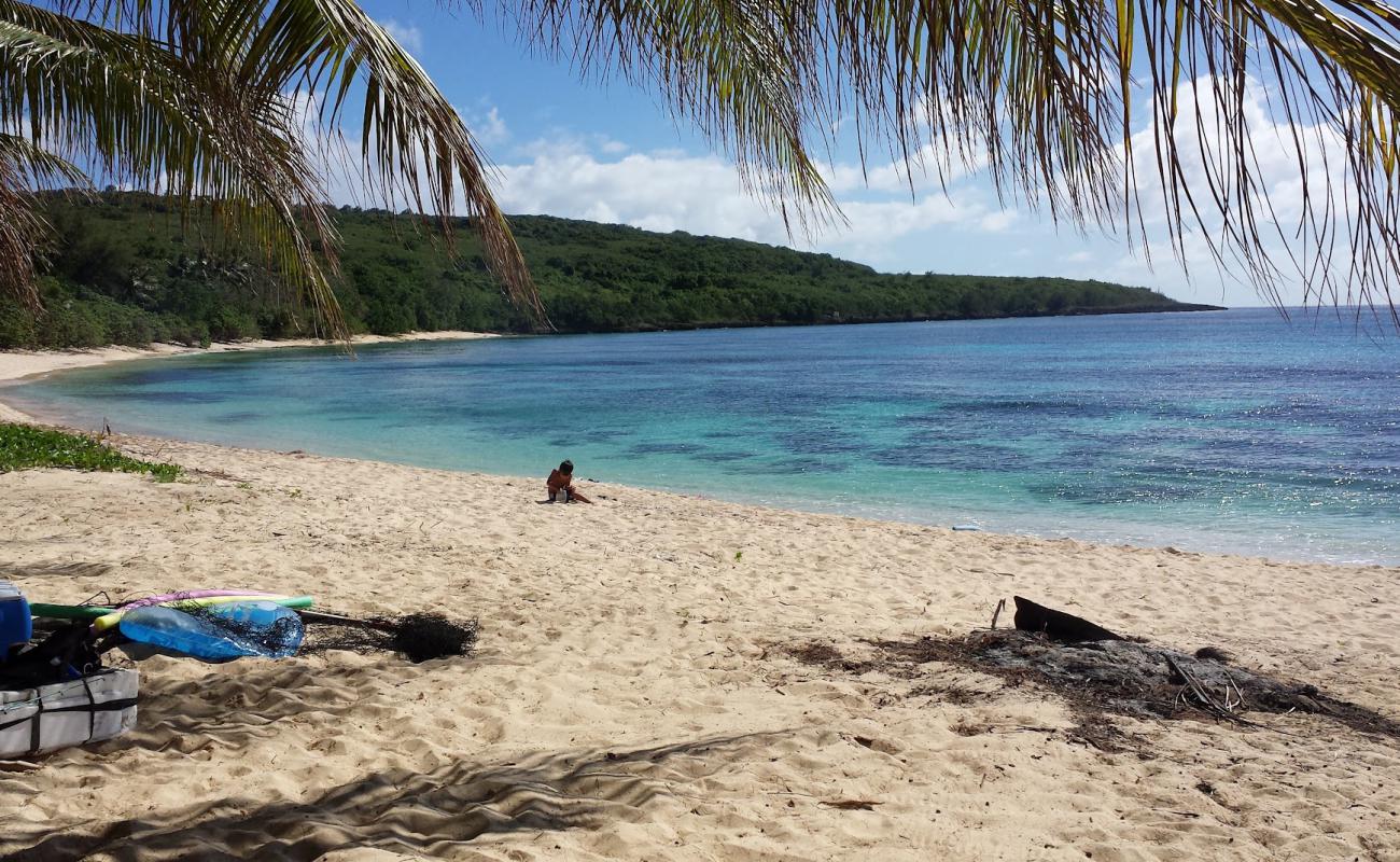 Tachogna Beach'in fotoğrafı beyaz kum yüzey ile