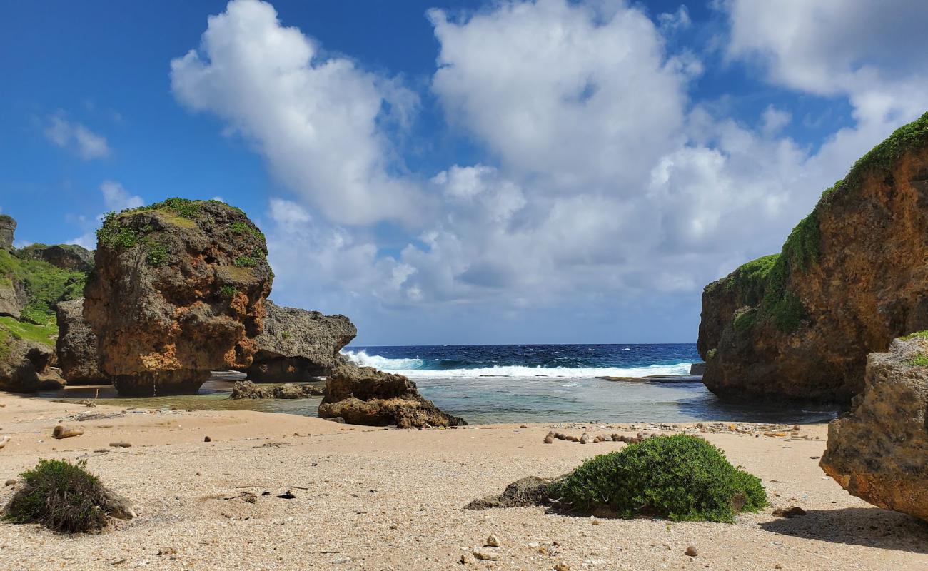 San Juan Beach'in fotoğrafı bej kum ve kayalar yüzey ile