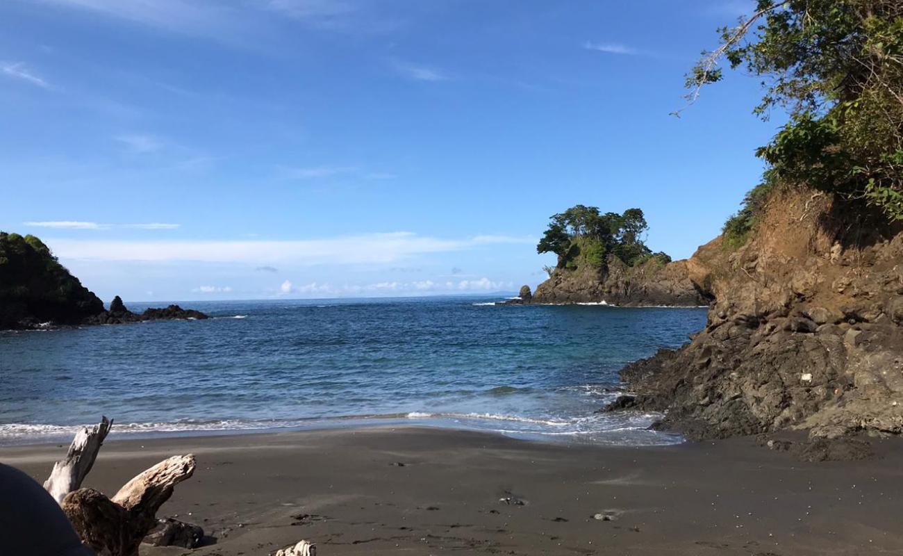 Playa Ballena'in fotoğrafı kahverengi kum yüzey ile