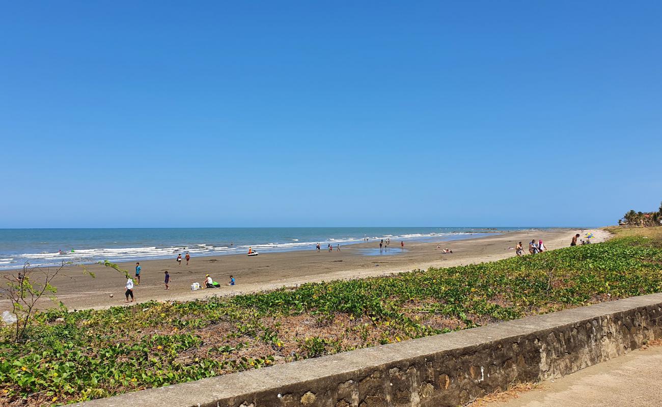 Uverito Beach'in fotoğrafı gri kum yüzey ile