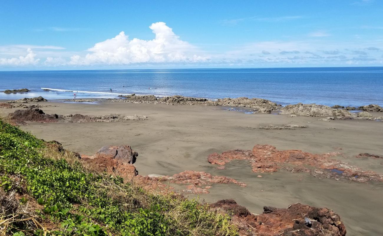 Comadres Beach'in fotoğrafı kahverengi kum yüzey ile