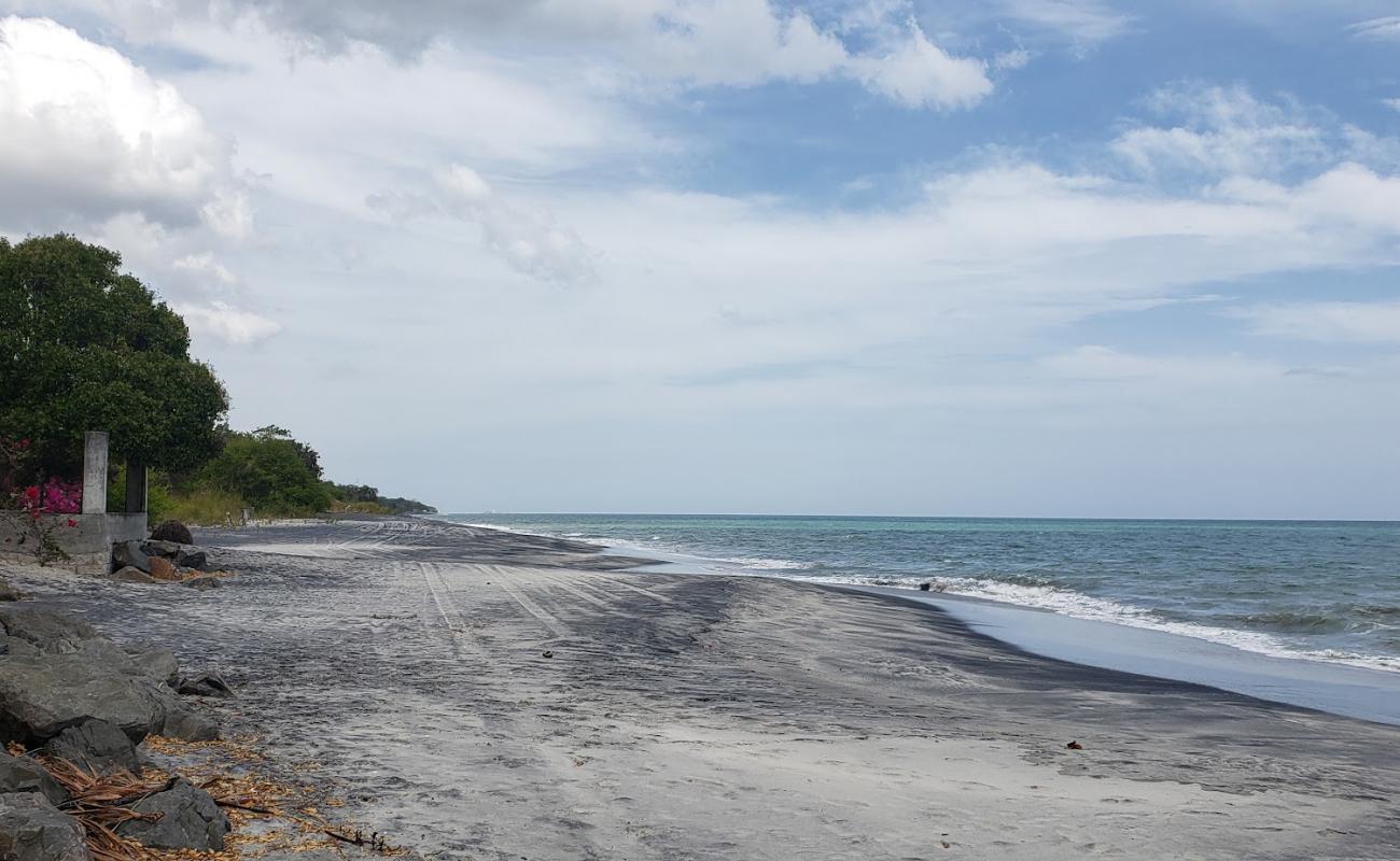 Juan Hombron Beach'in fotoğrafı gri kum yüzey ile