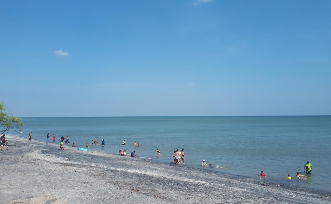 Teta Beach'in fotoğrafı gri kum yüzey ile