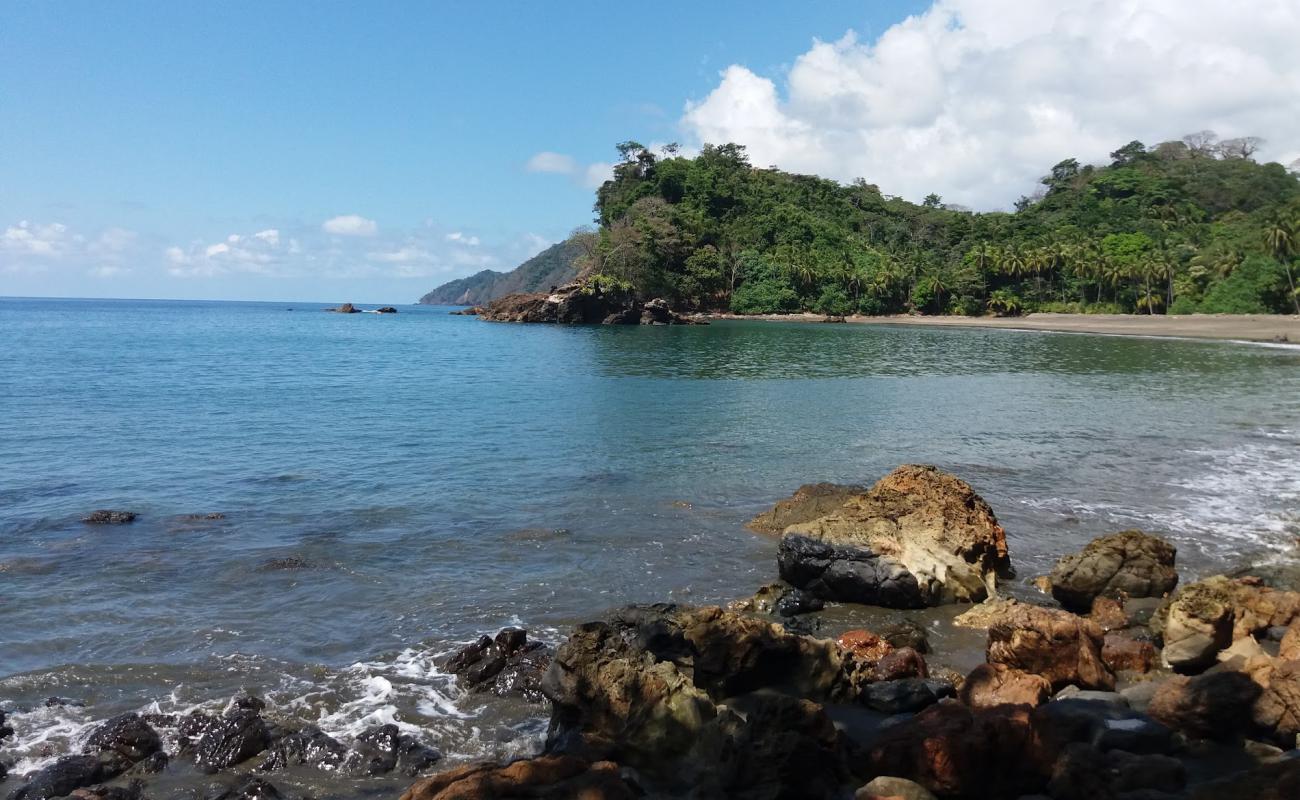 Playa Muerto'in fotoğrafı kahverengi kum yüzey ile