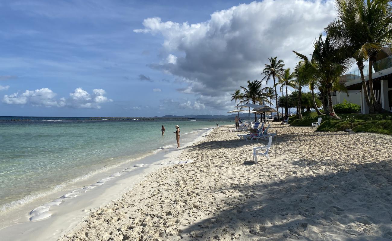 Escondida Beach'in fotoğrafı beyaz kum yüzey ile