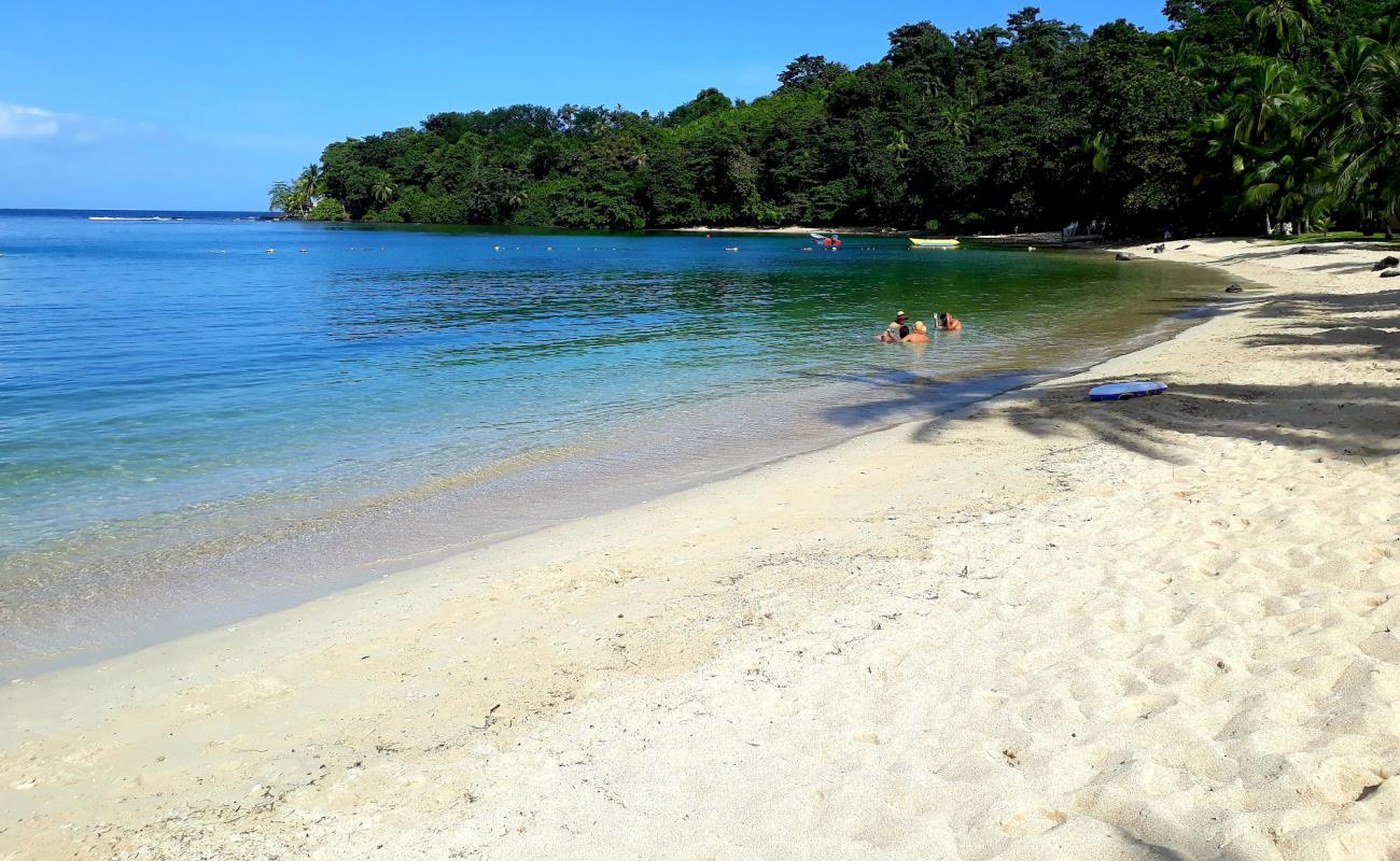 Isla Grande Beach'in fotoğrafı açık bej kum yüzey ile