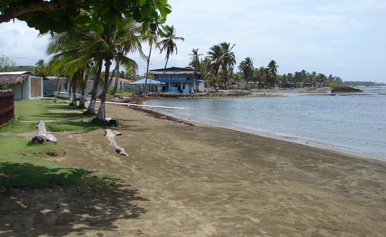 Nombre Dios Beach'in fotoğrafı kahverengi kum yüzey ile