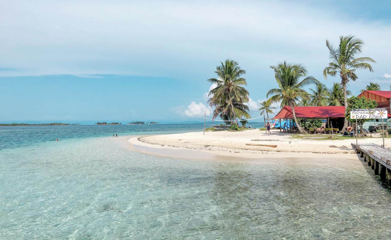 Niadub Island beach'in fotoğrafı beyaz ince kum yüzey ile