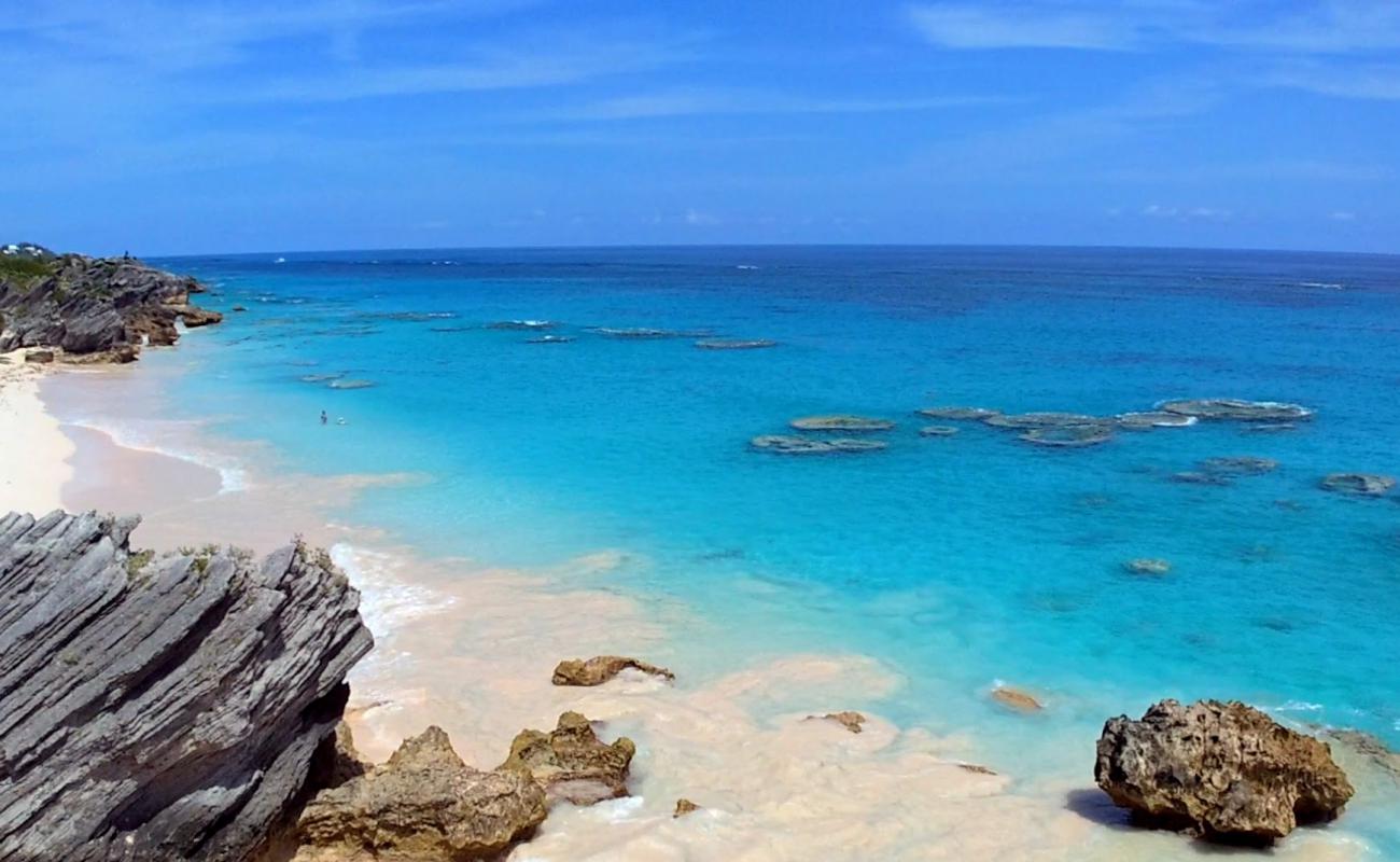 Hidden Beach'in fotoğrafı parlak ince kum yüzey ile