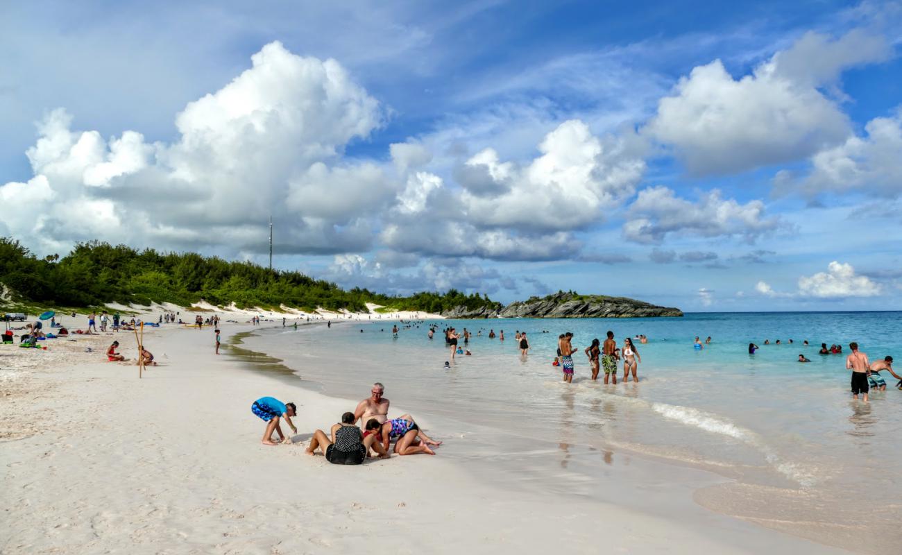 Horseshoe Bay Plajı'in fotoğrafı pembe kum yüzey ile