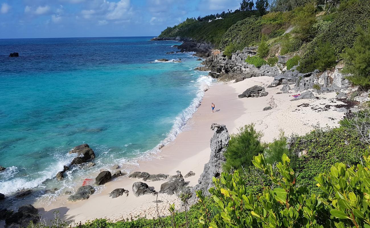 Church Bay Beach'in fotoğrafı beyaz ince kum yüzey ile