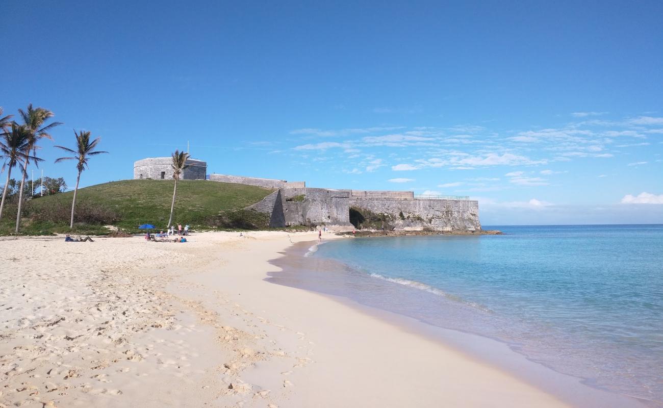 St Catherine's Beach'in fotoğrafı parlak ince kum yüzey ile