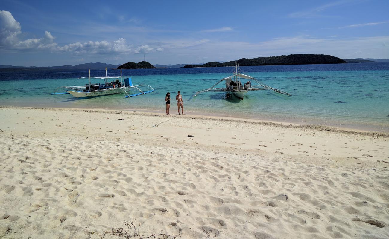 Nagbinet Island'in fotoğrafı beyaz kum yüzey ile