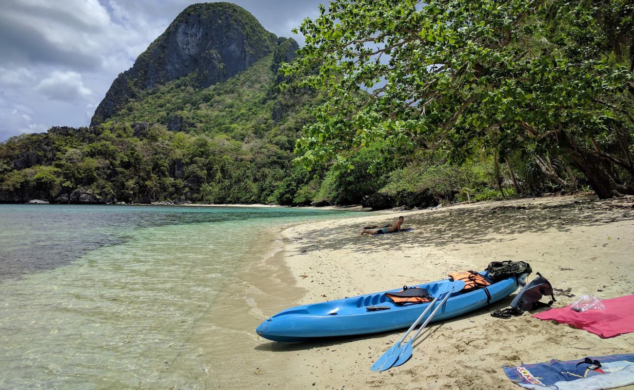 Paradise Beach'in fotoğrafı açık bej kum yüzey ile