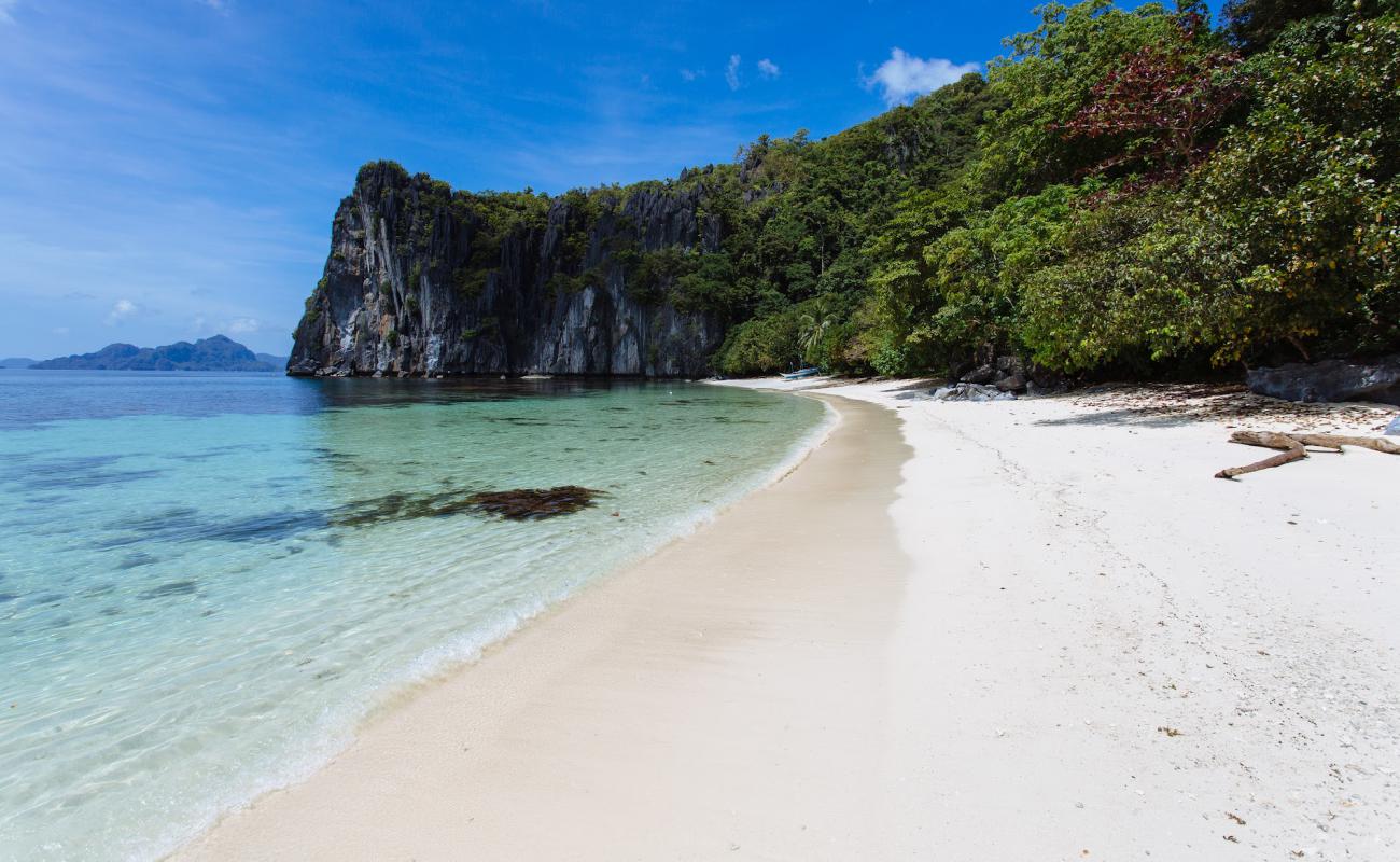 Lapus Lapus Beach'in fotoğrafı açık bej kum yüzey ile