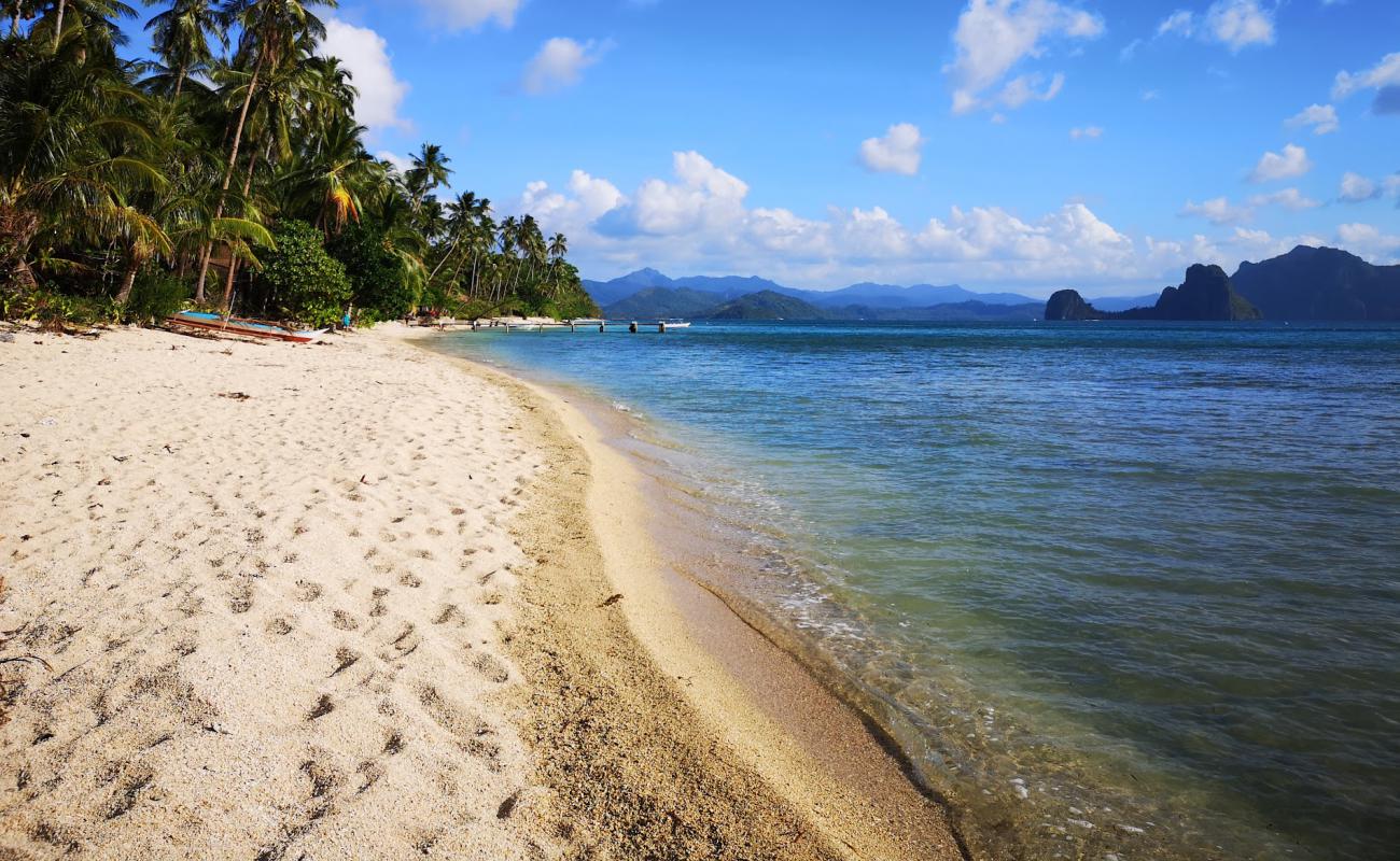 Dolarog Beach'in fotoğrafı açık bej kum yüzey ile