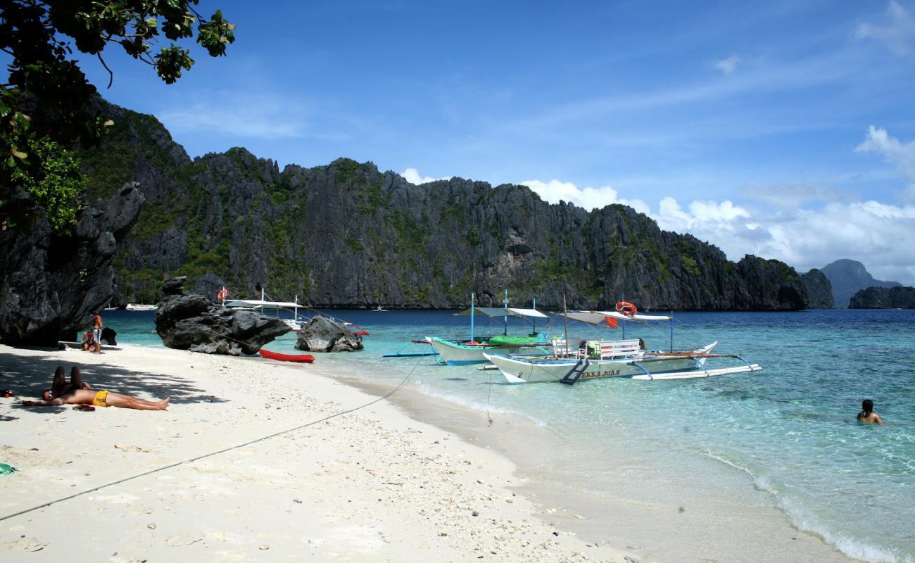 Payong-Payong Beach'in fotoğrafı parlak kum yüzey ile