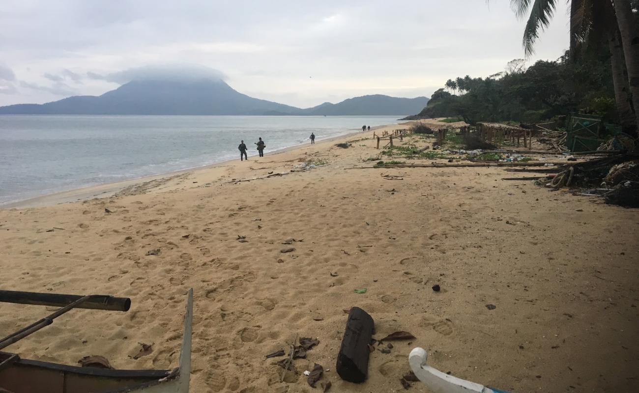 Ombo Beach'in fotoğrafı açık bej kum yüzey ile