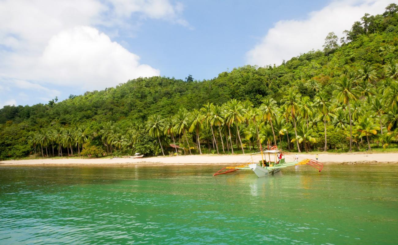 Love Rock Island Beach'in fotoğrafı açık bej kum yüzey ile