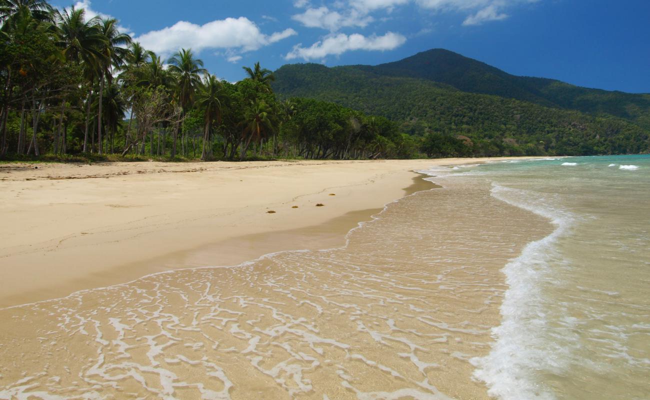 Maratapi Beach'in fotoğrafı i̇nce bej kum yüzey ile