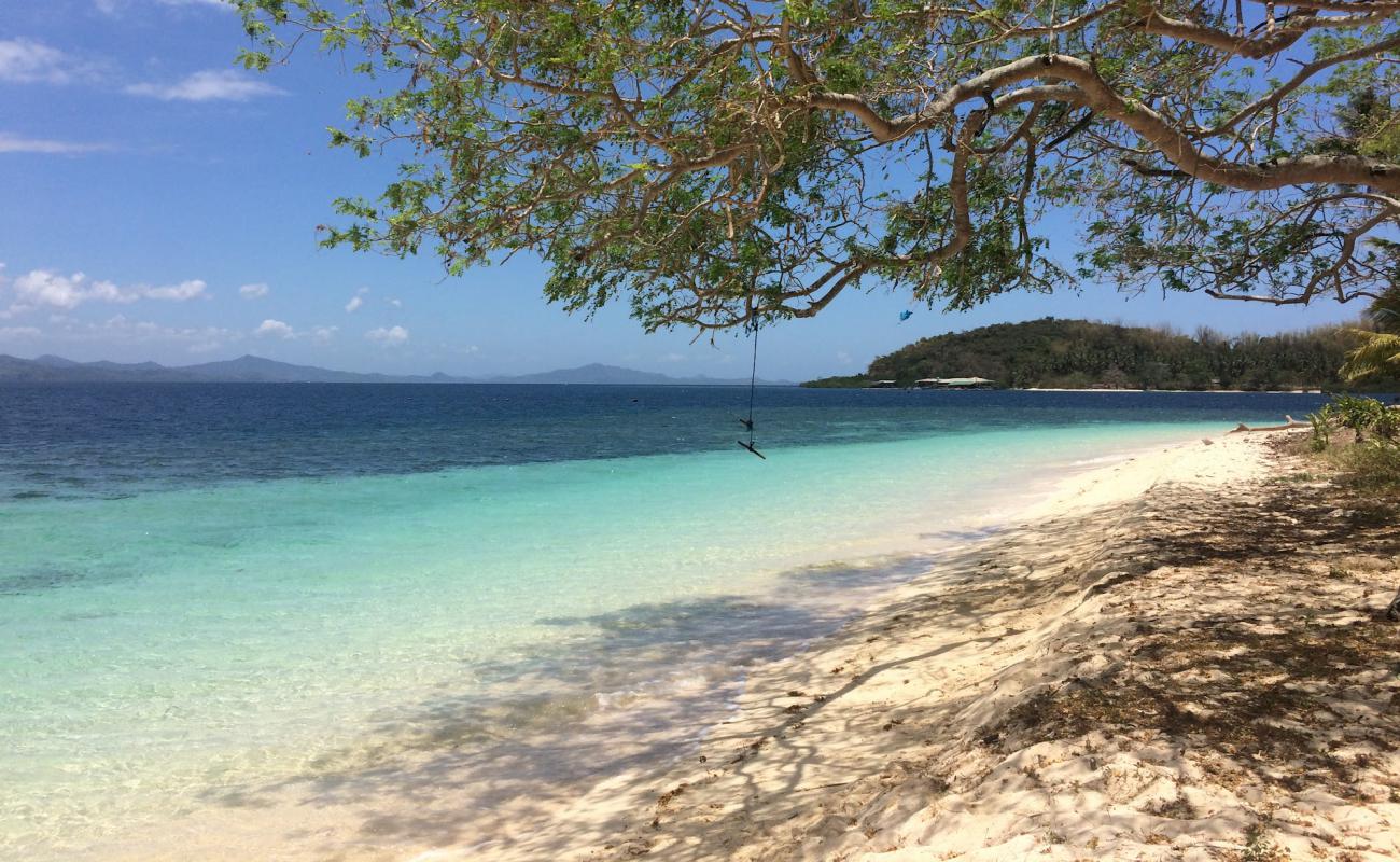 Renambacan Plajı'in fotoğrafı parlak ince kum yüzey ile