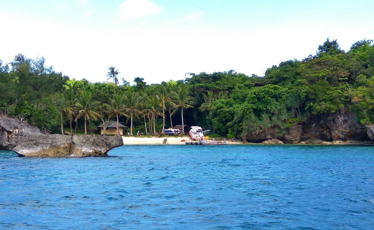Cagban Beach'in fotoğrafı açık bej kum yüzey ile