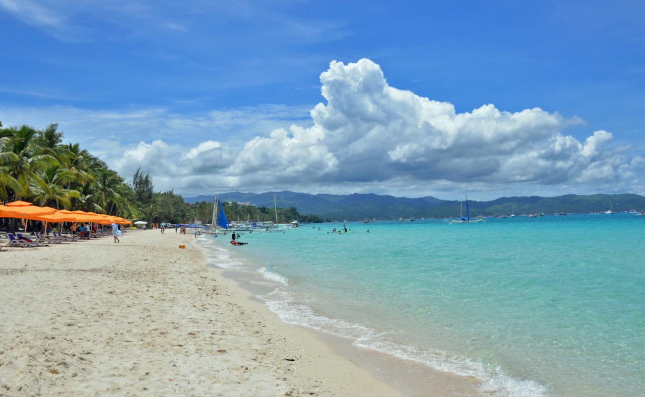 Boracay Plajı'in fotoğrafı i̇nce beyaz kum yüzey ile