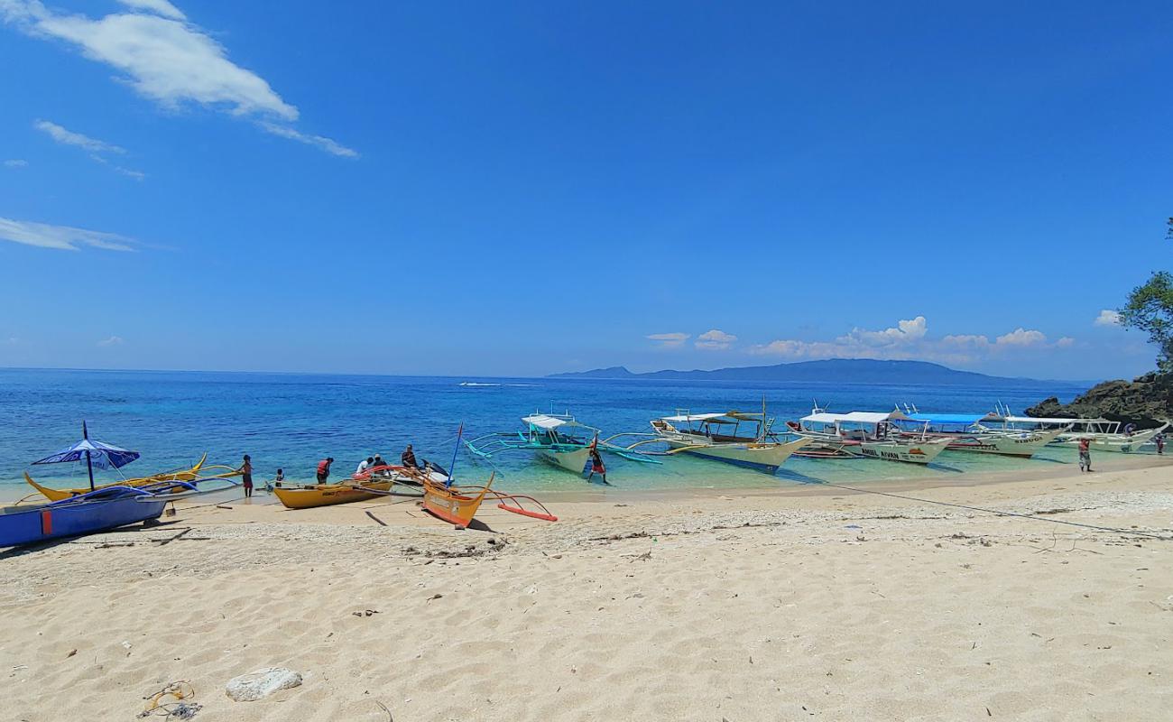Haligi Beach'in fotoğrafı açık bej kum yüzey ile