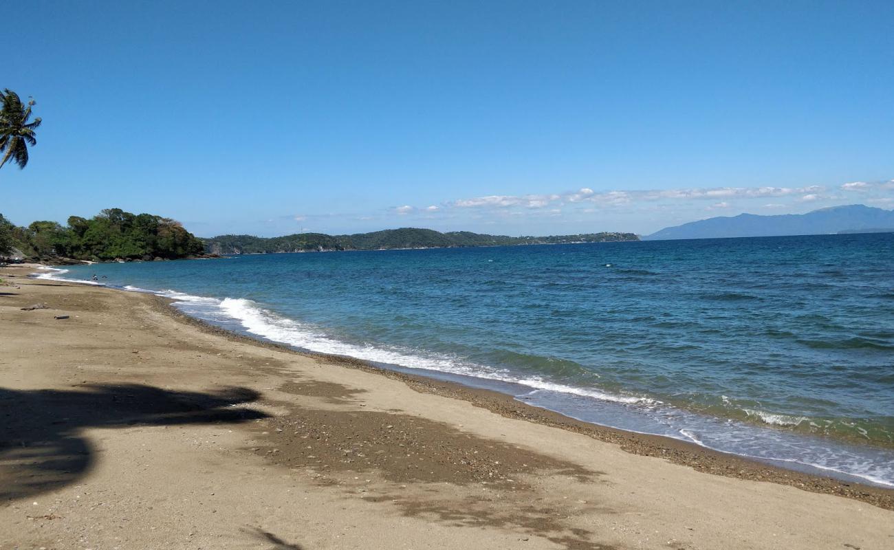 Dulangan Beach'in fotoğrafı gri kum ve çakıl yüzey ile