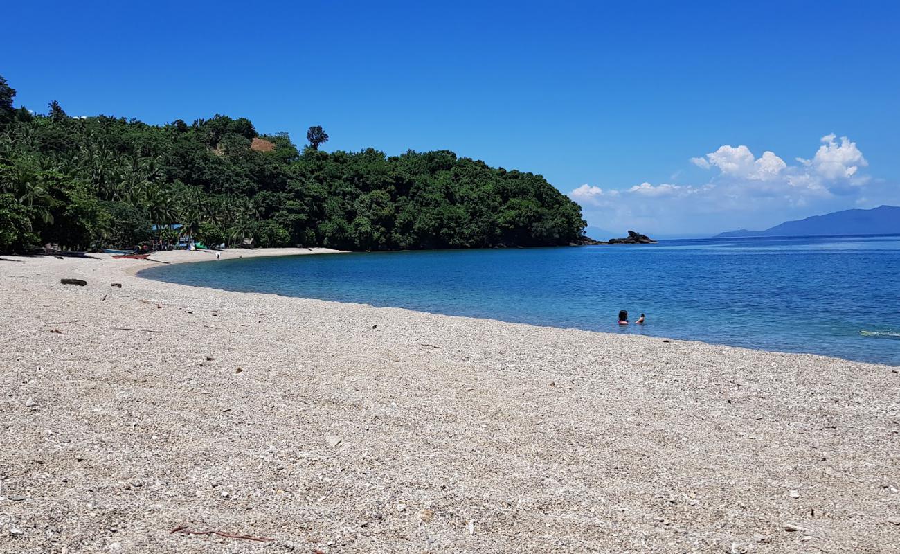 Bulabod Beach'in fotoğrafı küçük gri çakıllar yüzey ile