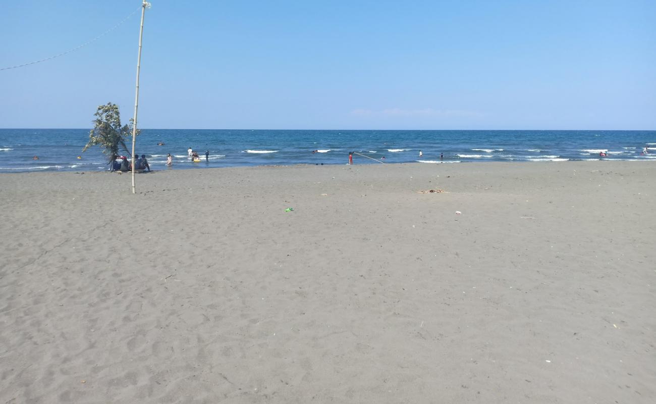 Pitugo Beach'in fotoğrafı gri kum yüzey ile