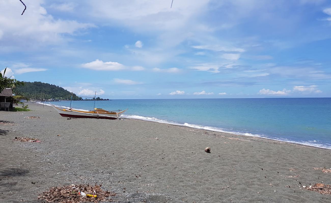 Pinamalayan Beach'in fotoğrafı küçük gri çakıllar yüzey ile