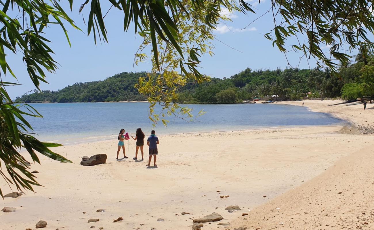 Manaul Beach'in fotoğrafı parlak kum yüzey ile