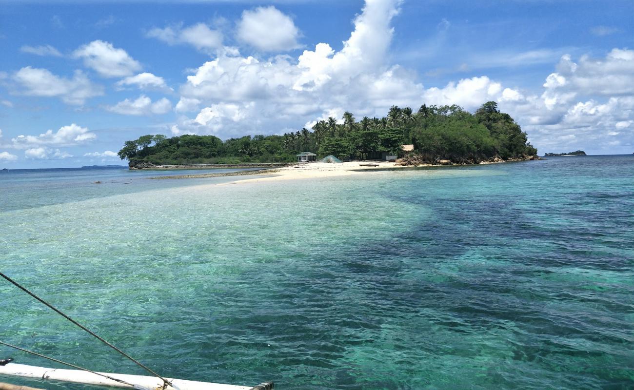 Aslom Island Beach'in fotoğrafı açık bej kum yüzey ile