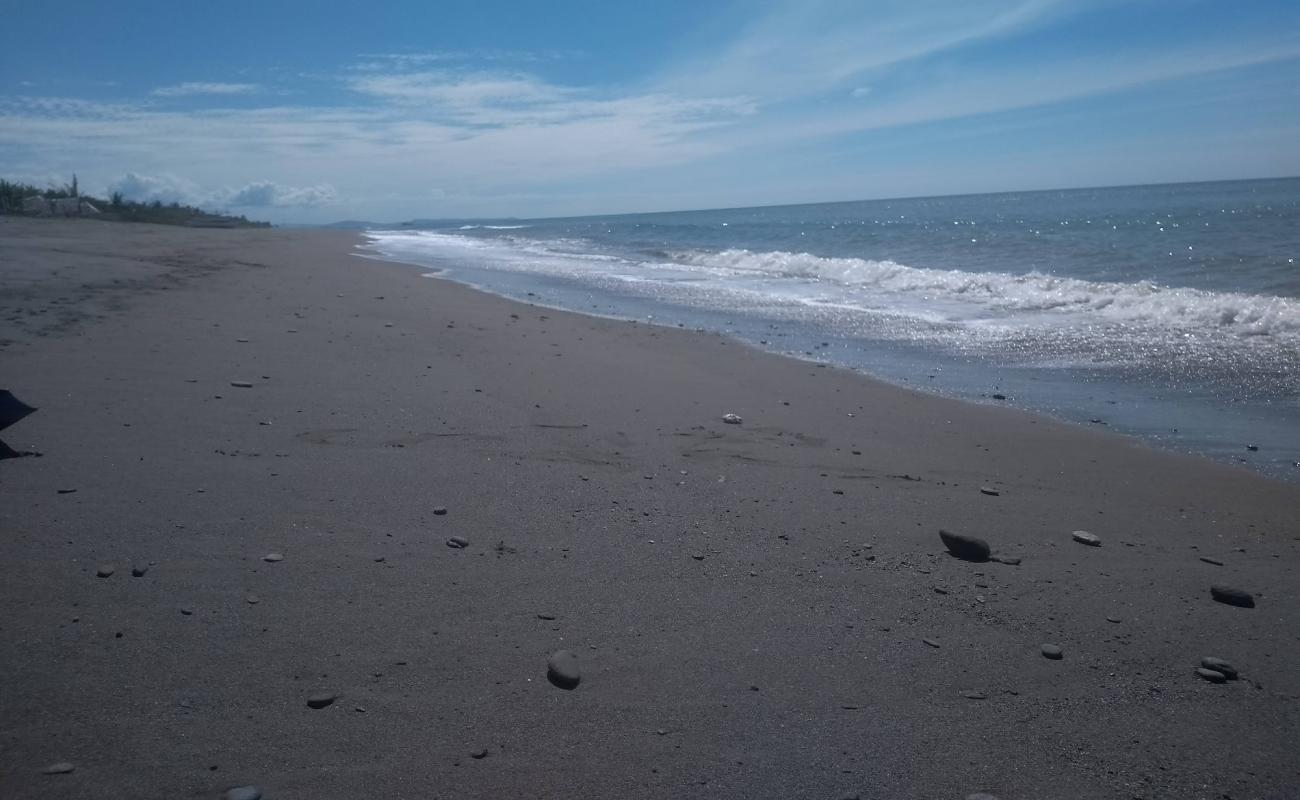 Mulawin Beach'in fotoğrafı gri kum yüzey ile