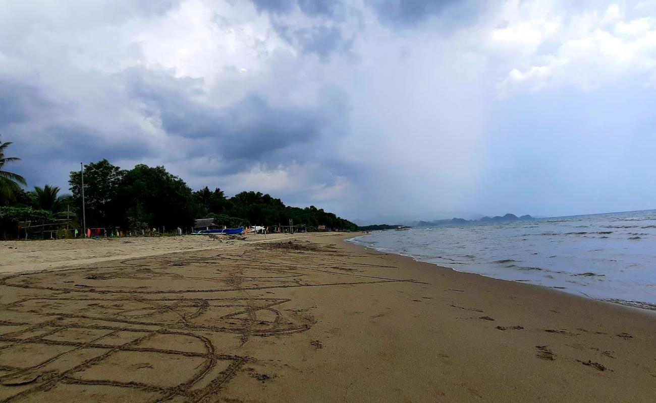 Nauhang Beach'in fotoğrafı açık bej kum yüzey ile